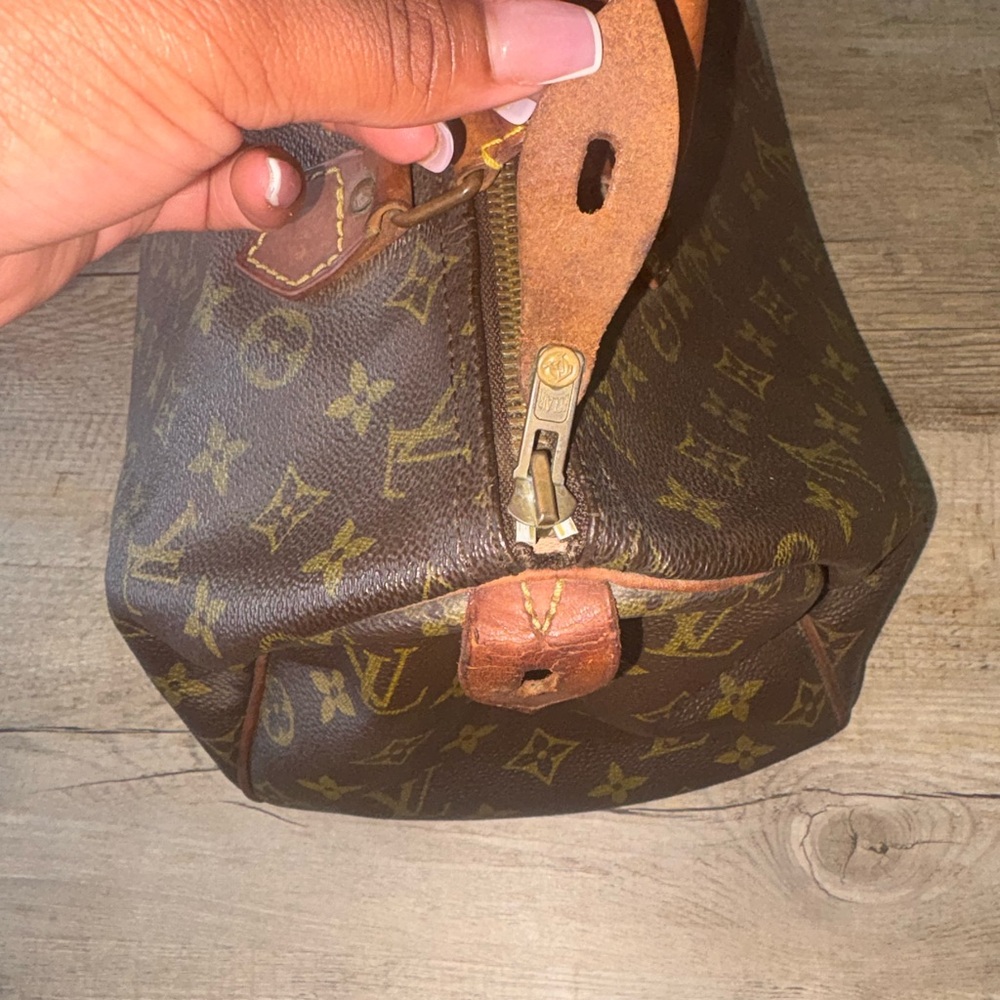 LV monogram (PLEASE READ DESCRIPTION THOROUGHLY) - Picture 9 of 11